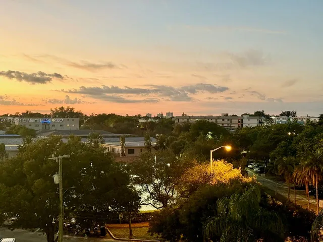 $2,700 | 900 Bay Drive, Unit 419, Miami Beach, FL 33141