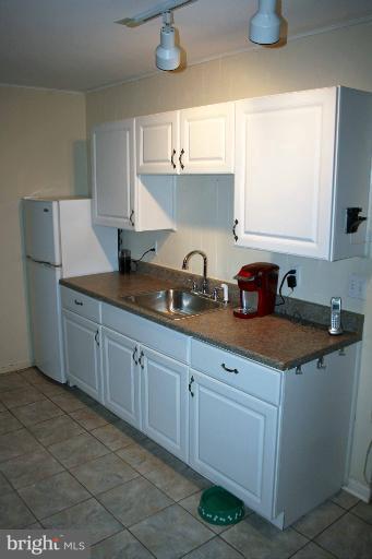 1114 West Joppa Road Towson, MD 21204 - Photo 5 of 22 Family Room Kitchenette