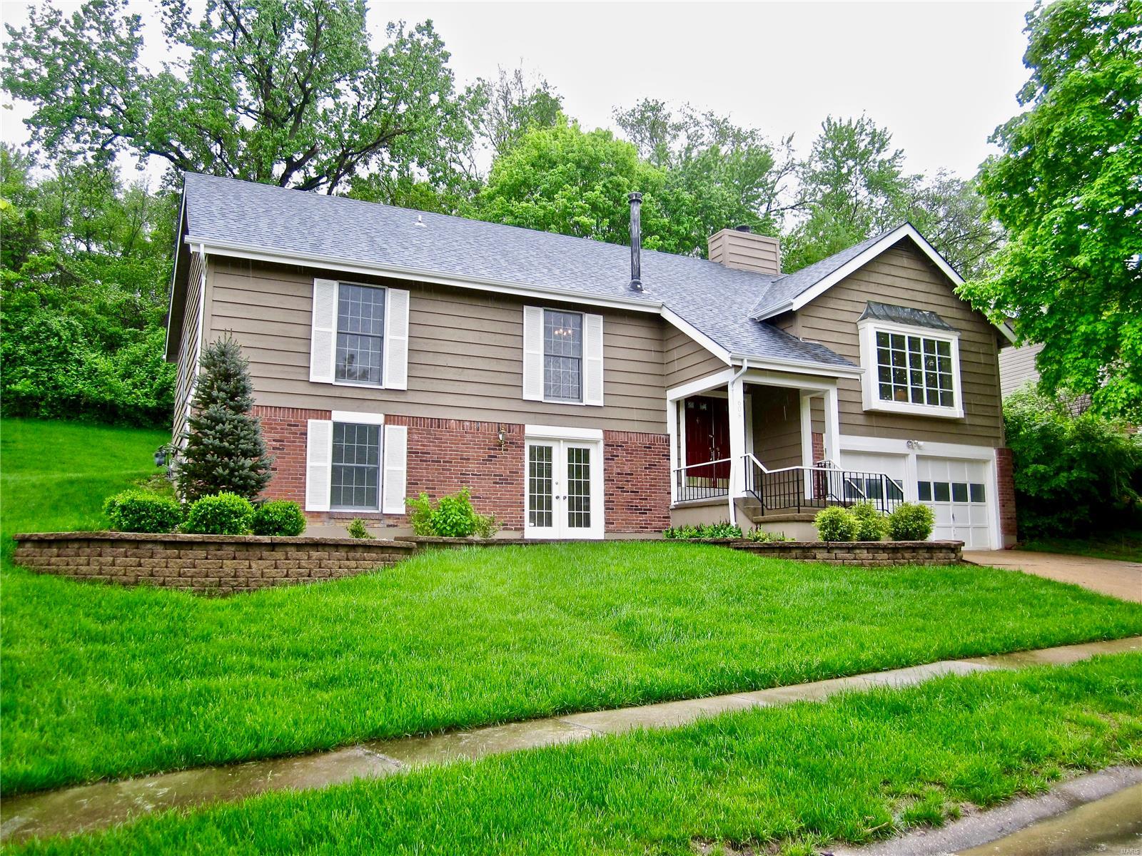 608 Valley Point Lane Ballwin, MO 63021 - Photo 2 of 38