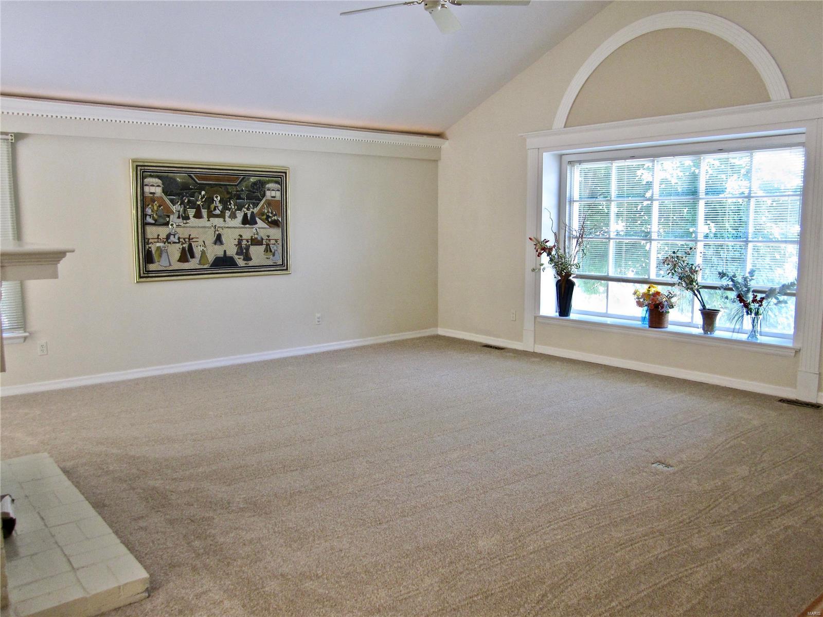 608 Valley Point Lane Ballwin, MO 63021 - Photo 4 of 38