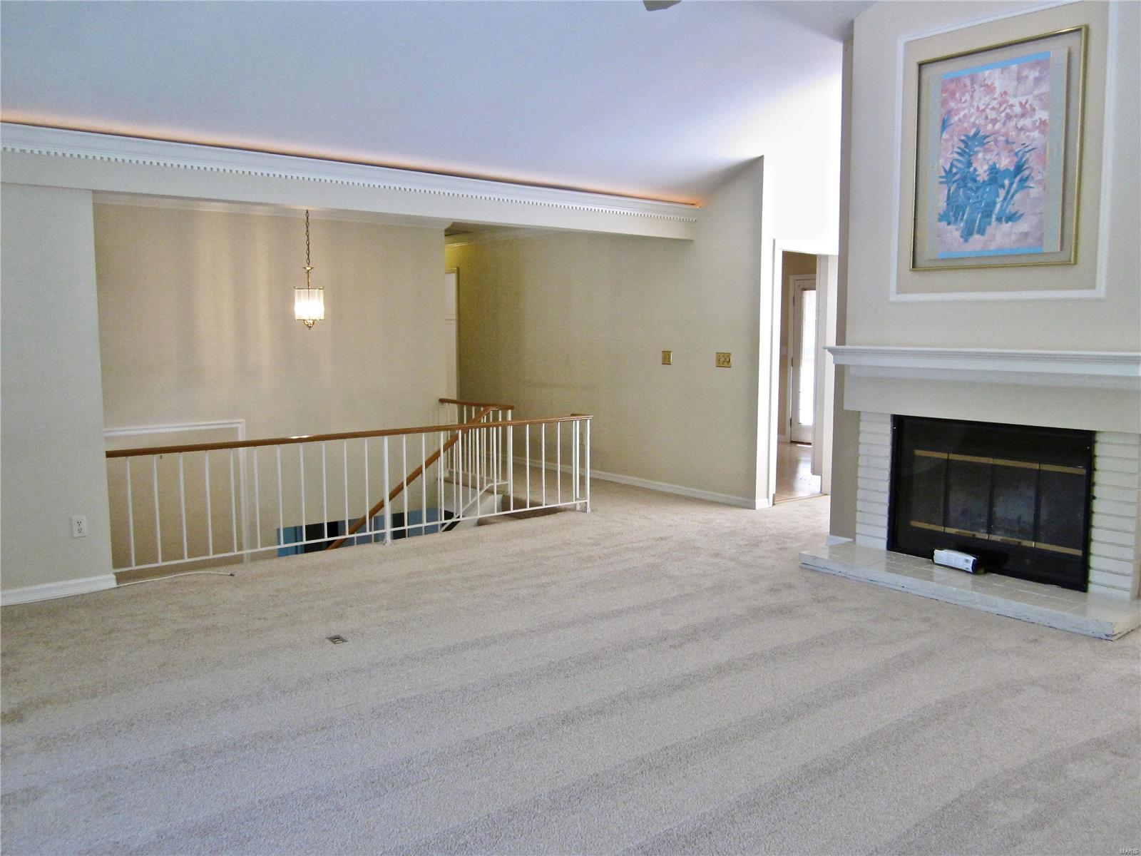 608 Valley Point Lane Ballwin, MO 63021 - Photo 6 of 38