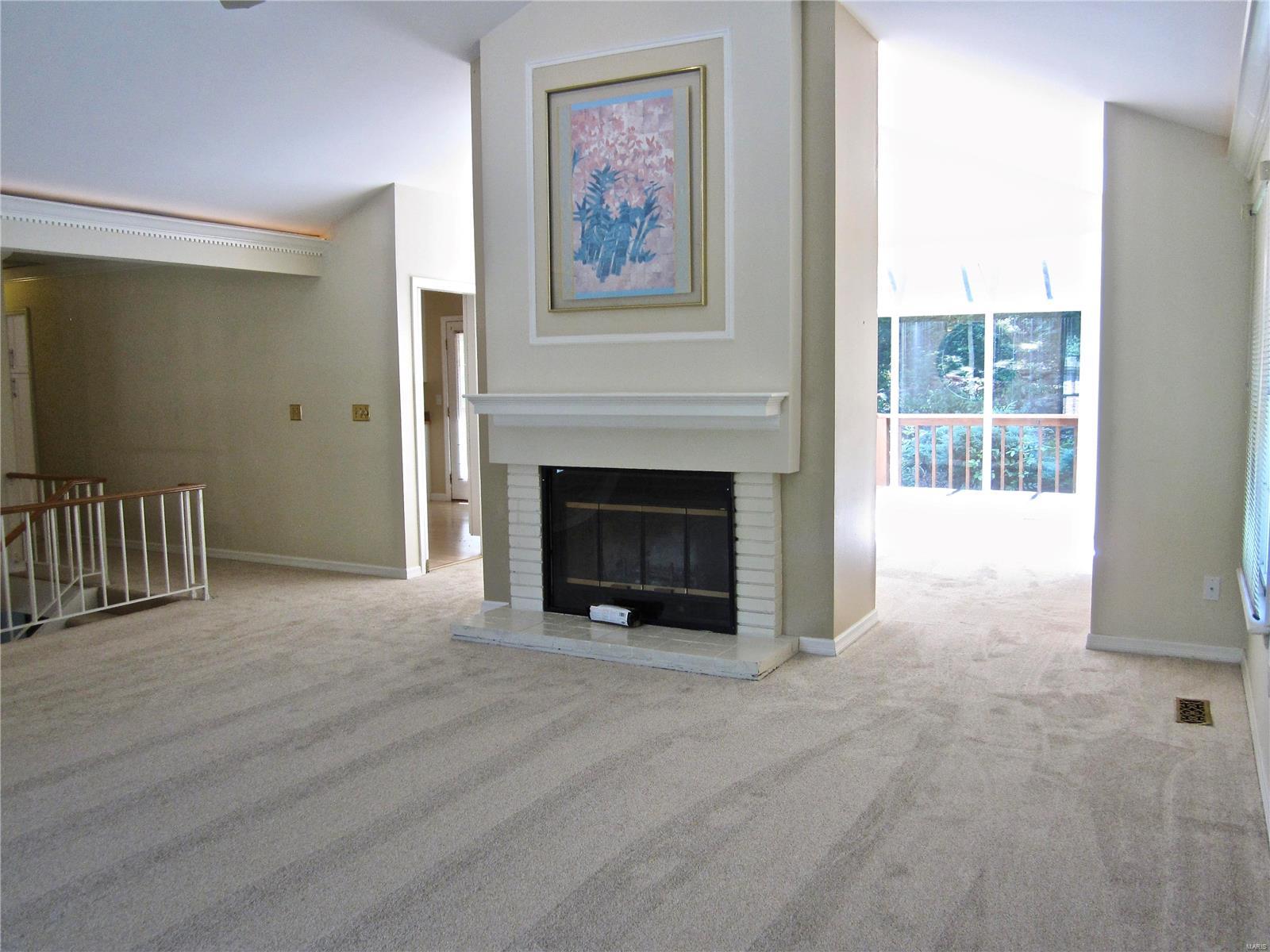 608 Valley Point Lane Ballwin, MO 63021 - Photo 7 of 38
