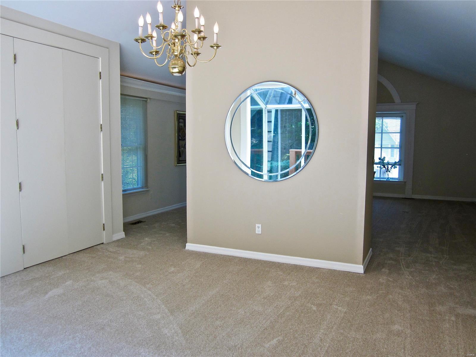 608 Valley Point Lane Ballwin, MO 63021 - Photo 9 of 38