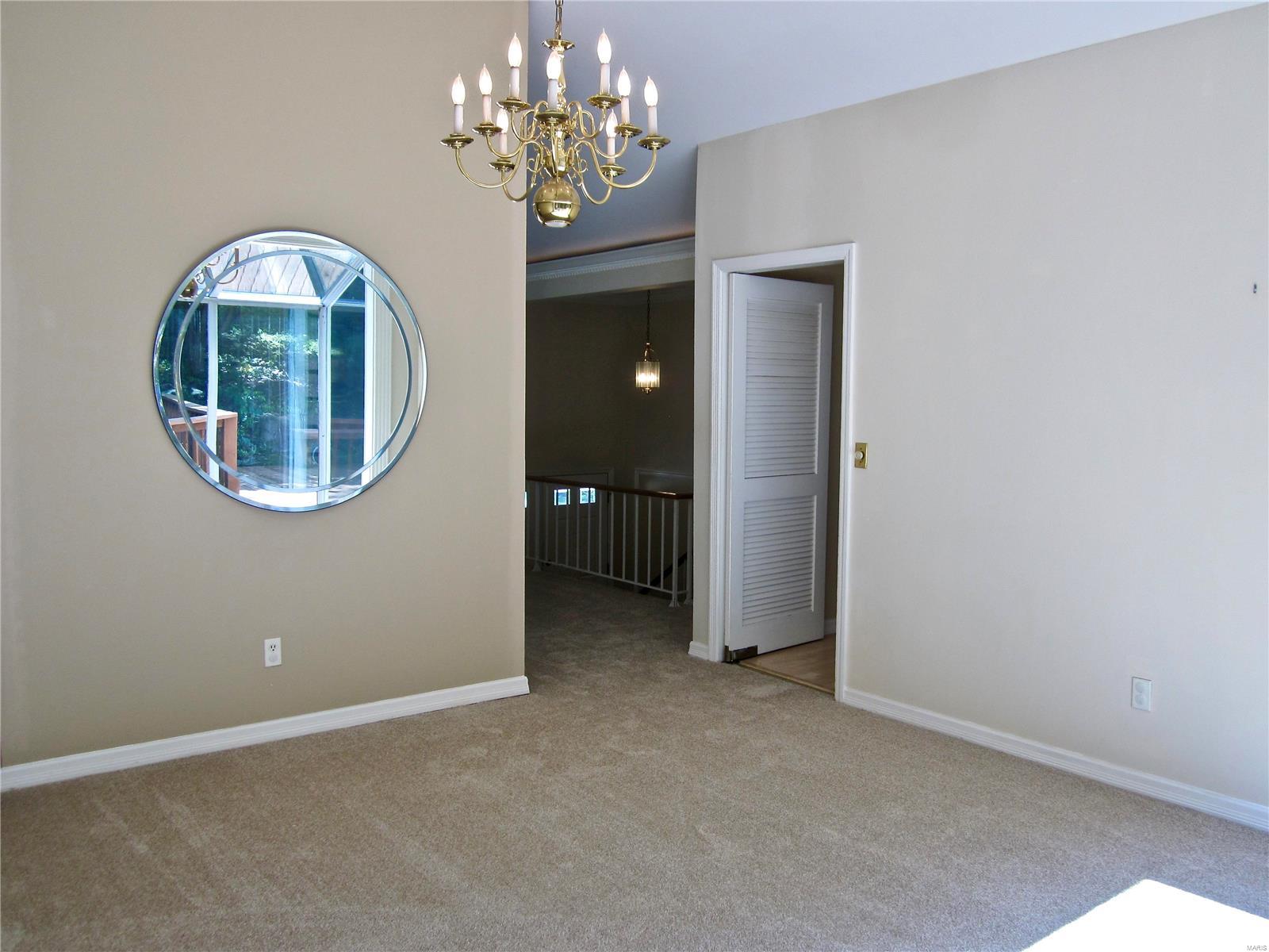 608 Valley Point Lane Ballwin, MO 63021 - Photo 10 of 38