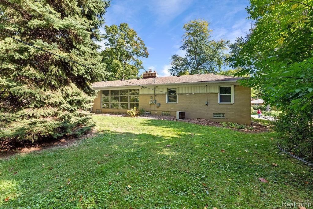 28403 Peppermill Road Farmington Hills, MI 48331 - Photo 2 of 26