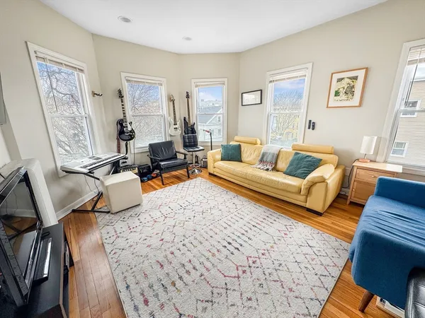 $6,500 | 107 Columbia Street, Unit 3, Cambridge, MA 02139