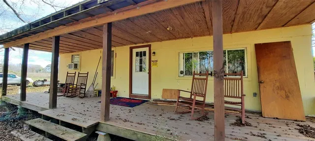 a view of an outdoor space