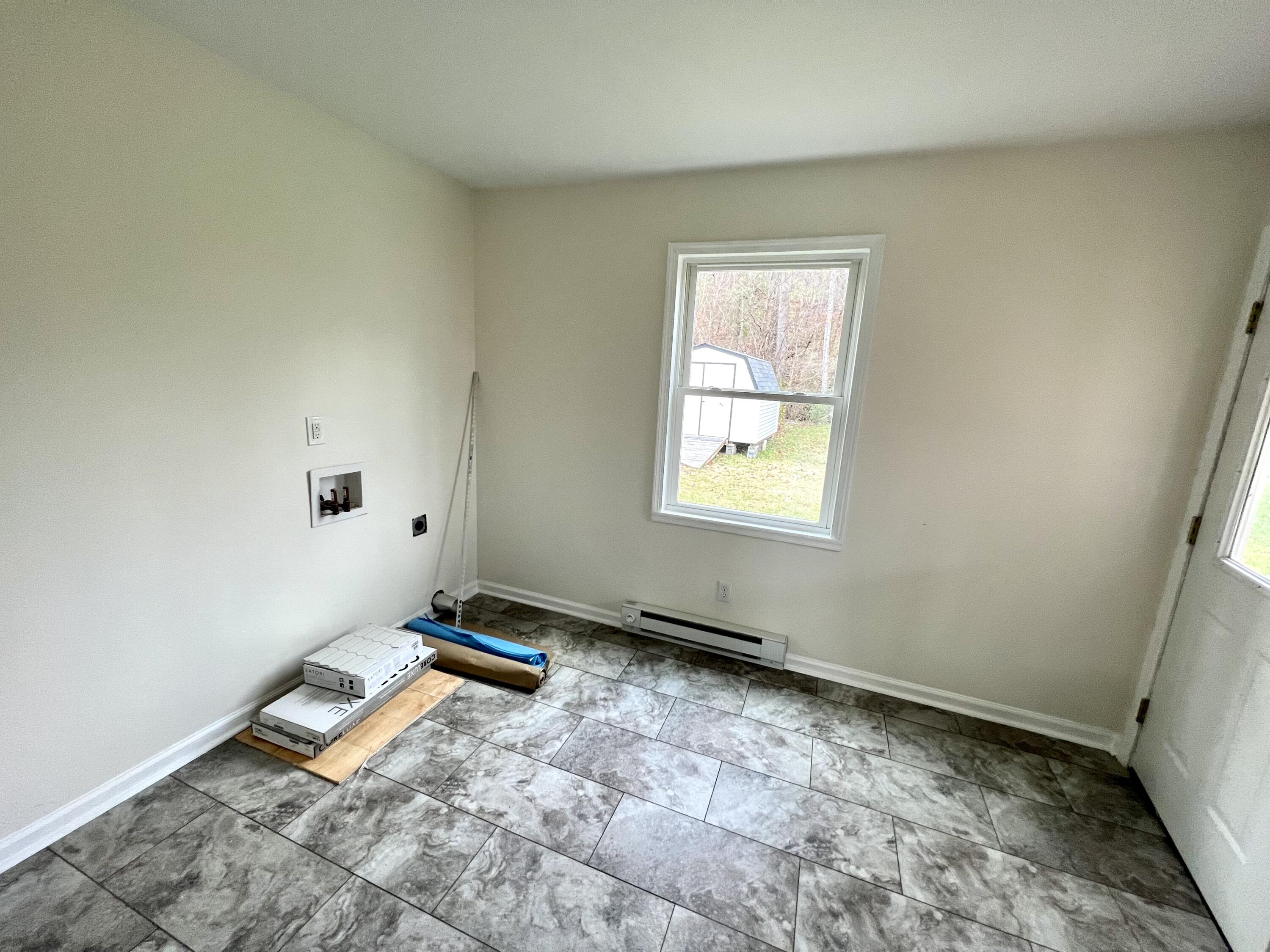 5721 Green Ridge Road Roanoke, VA 24019 - Photo 11 of 16 an empty room with windows