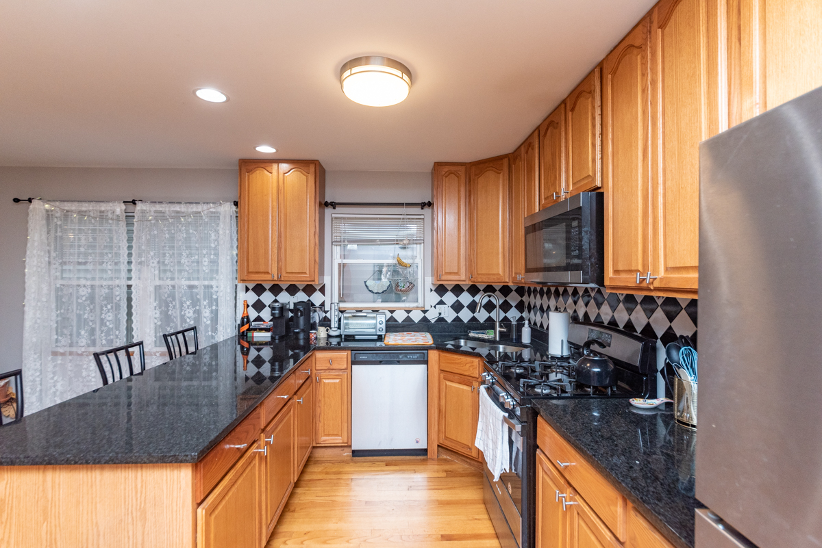 2932 North Ridgeway Avenue, Unit 1 Chicago, IL 60618 - Photo 2 of 25 a kitchen with lots of counter top space