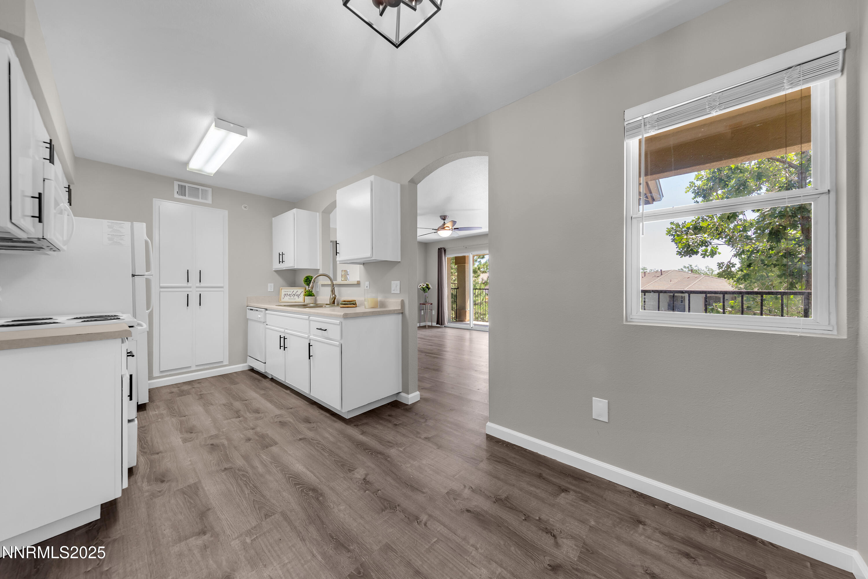 6850 Sharlands Avenue, Unit W 2133 Reno, NV 89523 - Photo 12 of 24 Sharlands W2133 kitchen and dining room