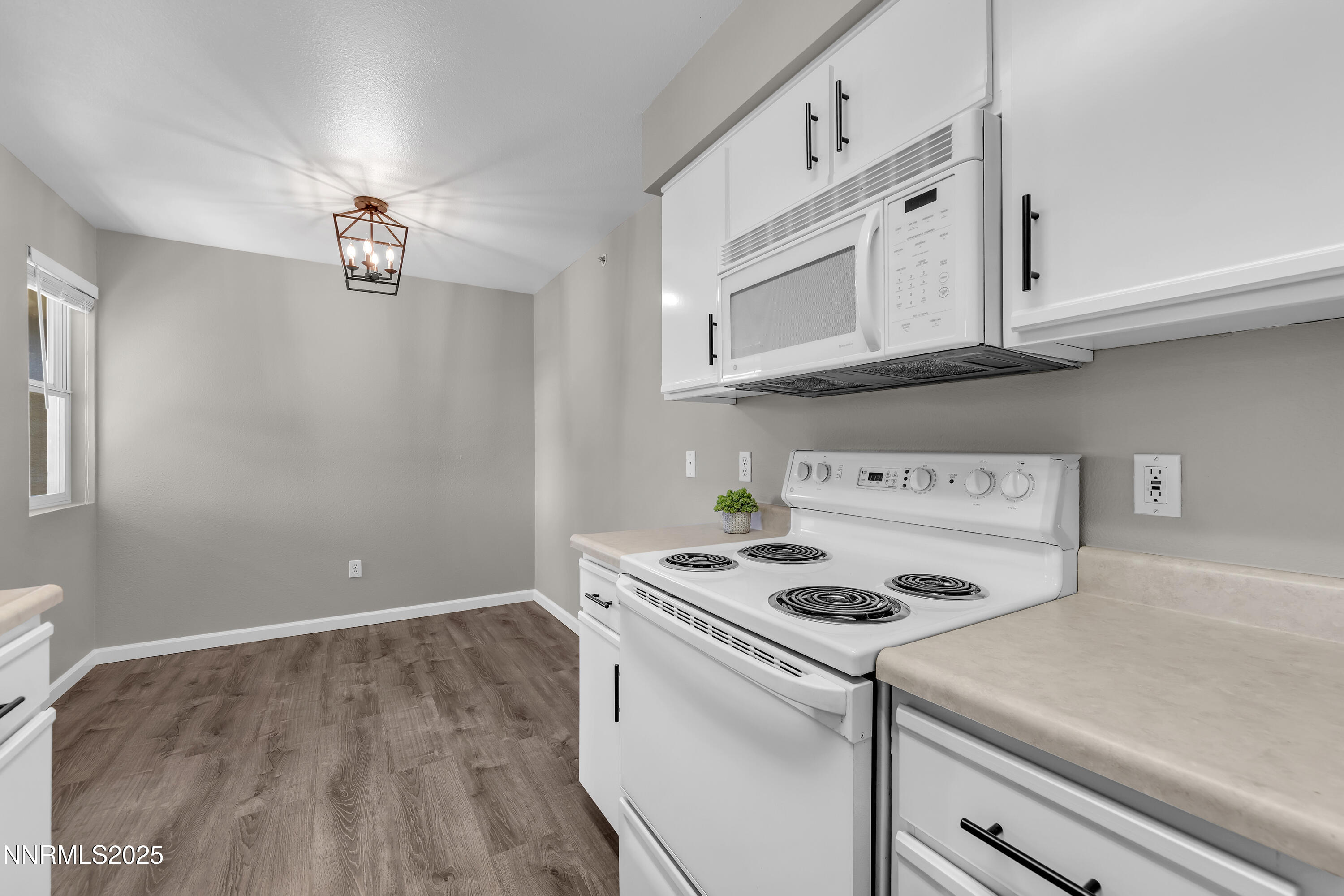6850 Sharlands Avenue, Unit W 2133 Reno, NV 89523 - Photo 13 of 24 Sharlands W2133 kitchen and dining room