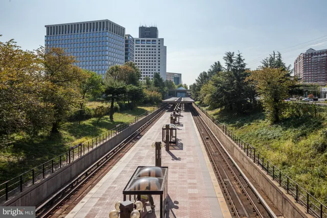 a view of a tall building