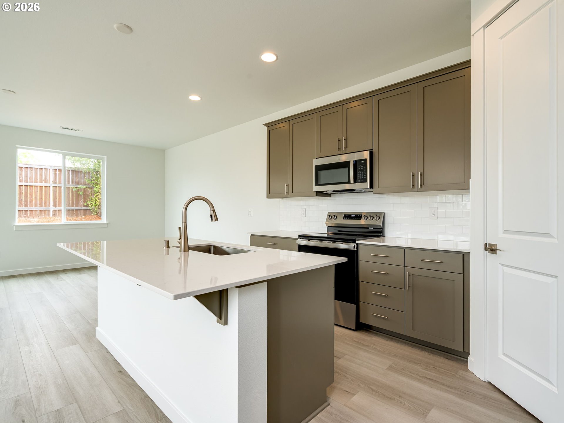 810 Northwest 178th Street Ridgefield, WA 98642 - Photo 4 of 40