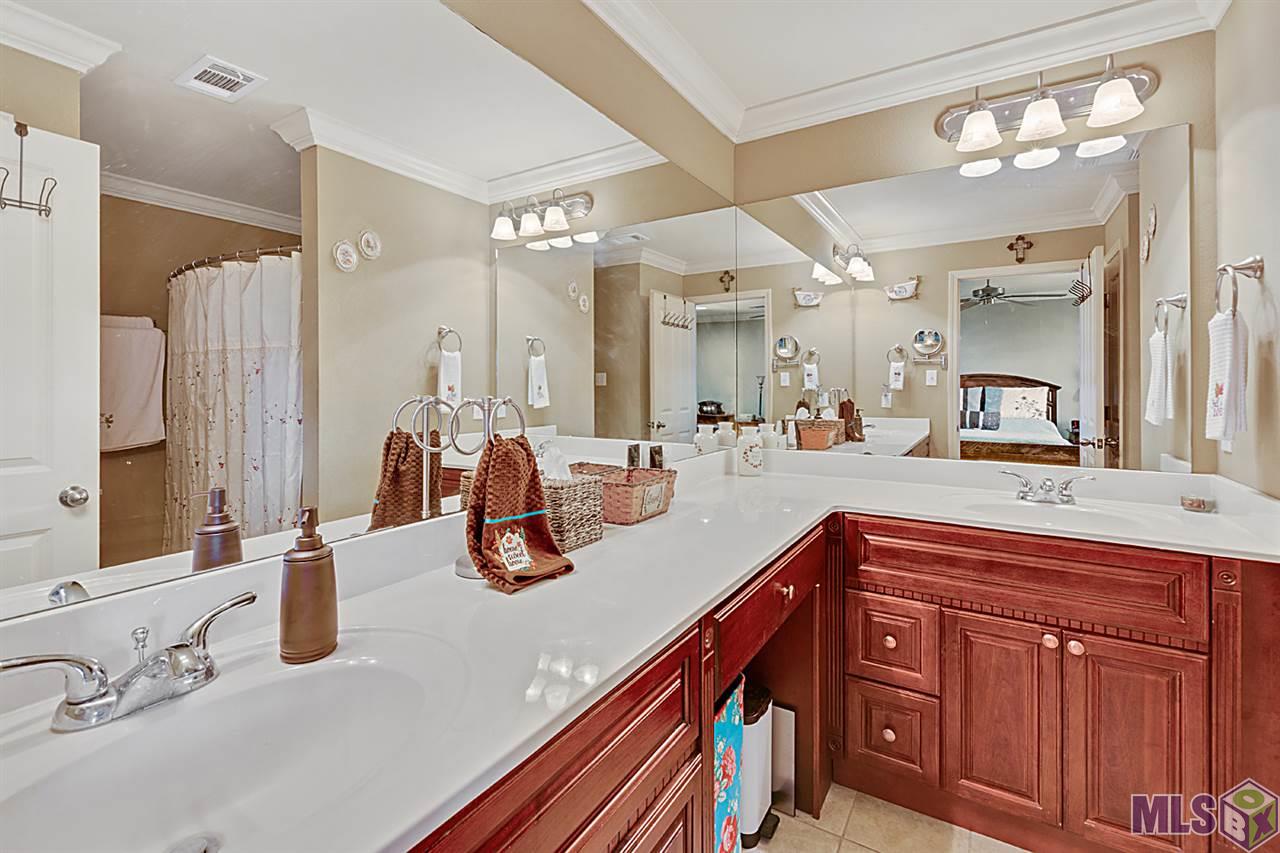 8429 Florida Boulevard, Unit 2C Denham Springs, LA 70726 - Photo 17 of 31