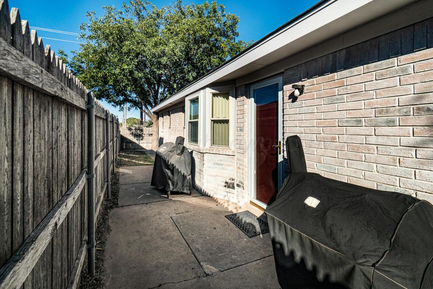 5702 South Milam Street Amarillo, TX 79110 - Photo 5 of 22 a backyard of a house