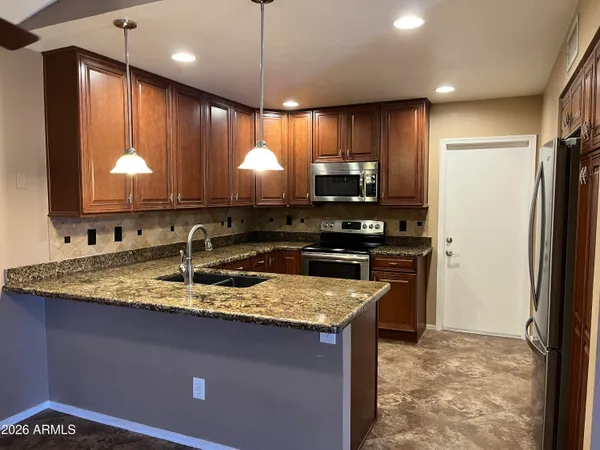 $2,200 | 3921 East Graythorn Street, Phoenix, AZ 85044