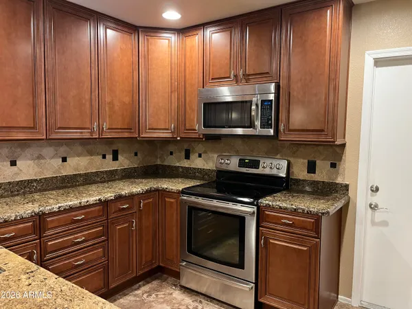 $2,200 | 3921 East Graythorn Street, Phoenix, AZ 85044