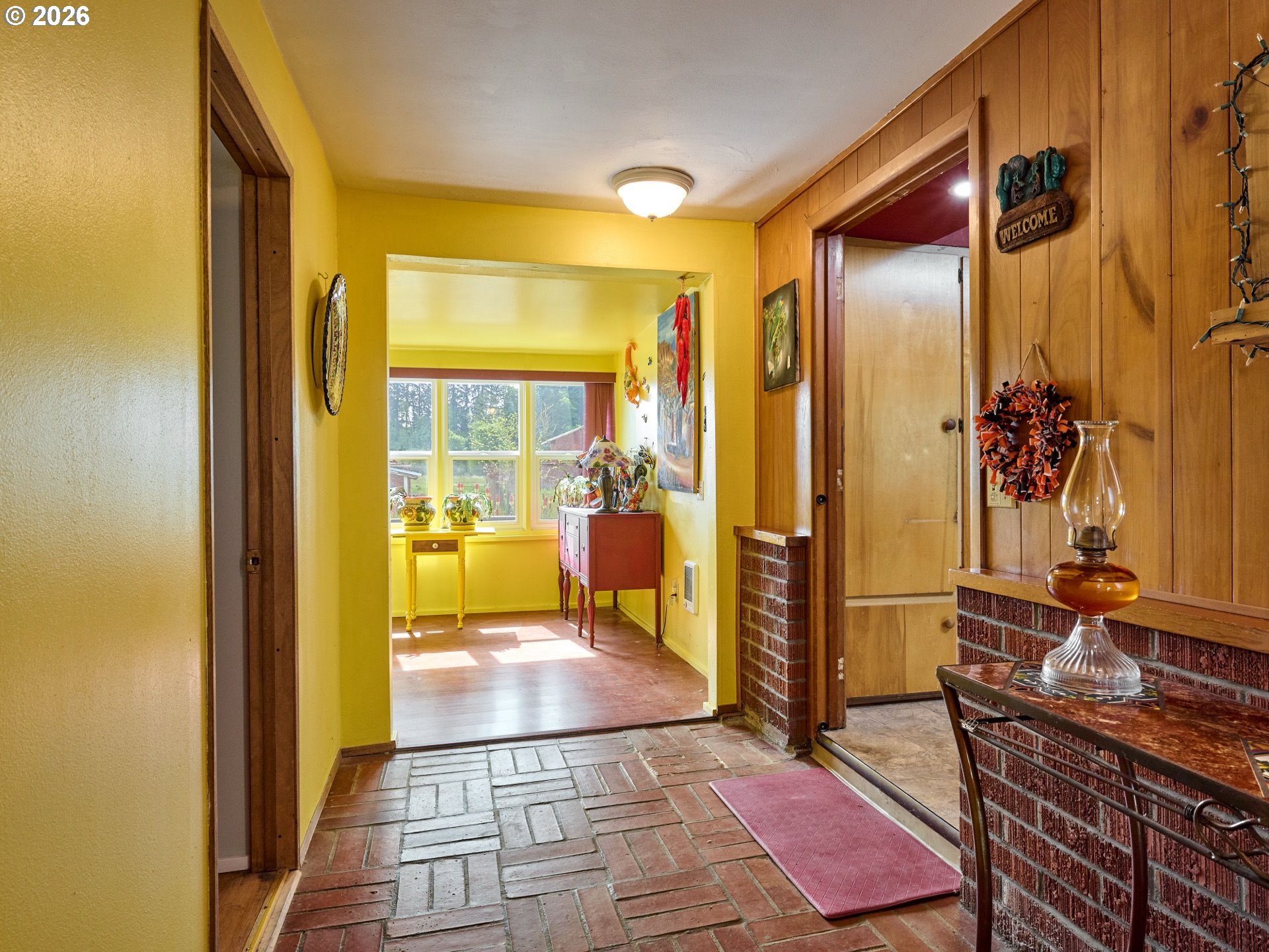 5724 South Anderson Road Aurora, OR 97002 - Photo 4 of 46 a view of a entryway door
