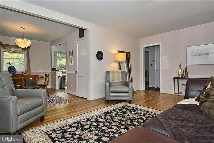 515 Kerwin Court Silver Spring, MD 20901 - Photo 5 of 15 Living Room