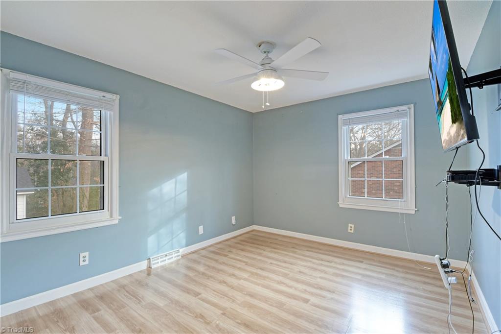 241 Flintshire Road Winston-Salem, NC 27104 - Photo 14 of 25 Gallery Image 14