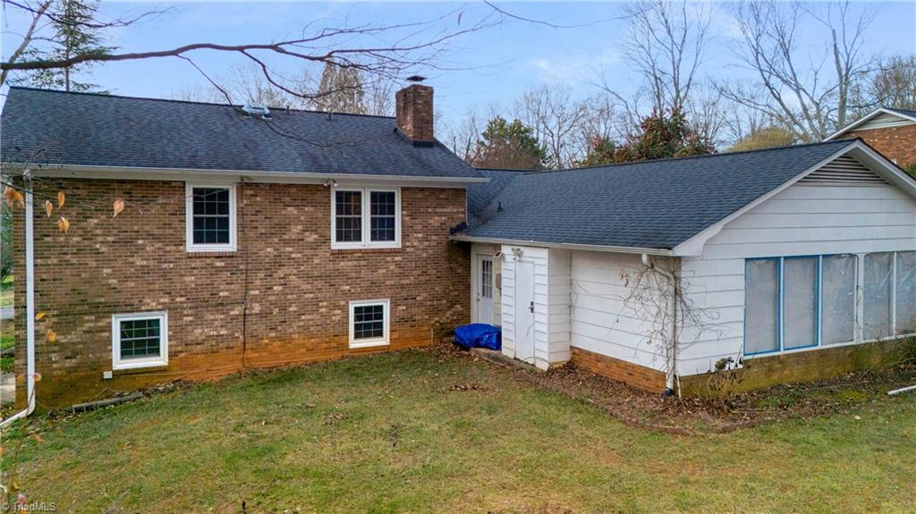 241 Flintshire Road Winston-Salem, NC 27104 - Photo 2 of 25 Gallery Image 2