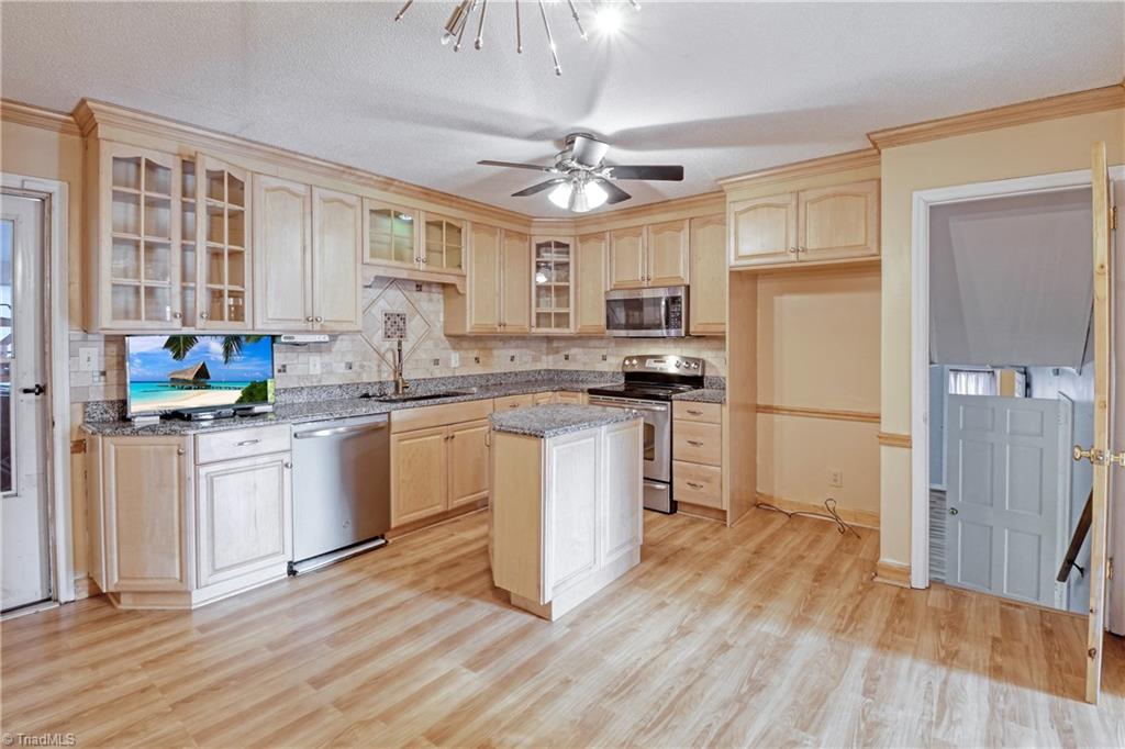 241 Flintshire Road Winston-Salem, NC 27104 - Photo 22 of 25 Gallery Image 22