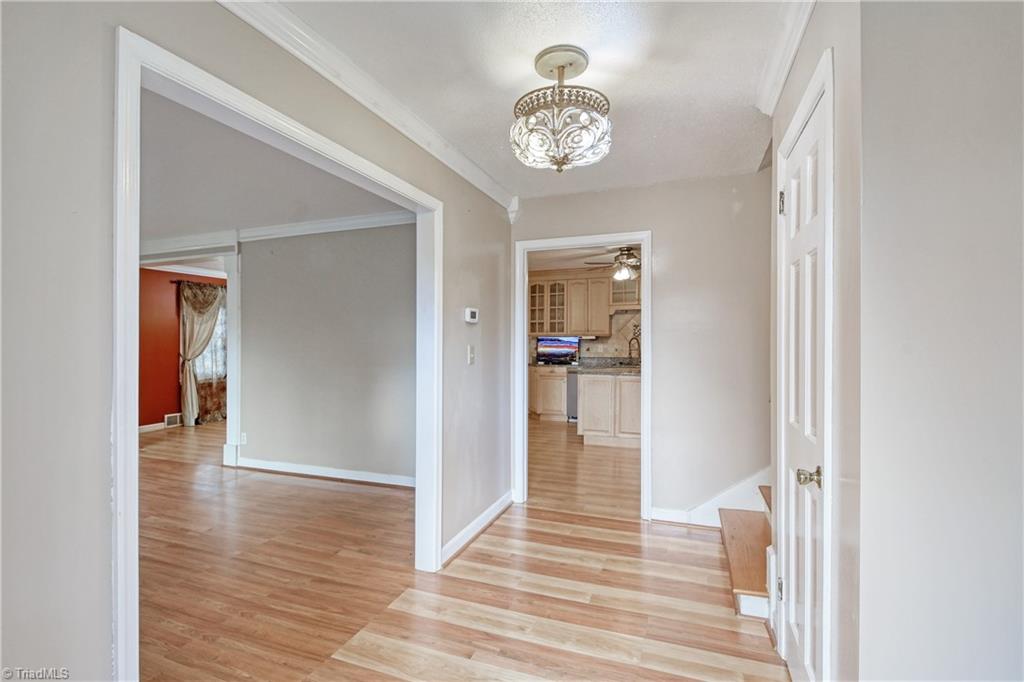 241 Flintshire Road Winston-Salem, NC 27104 - Photo 3 of 25 Gallery Image 3