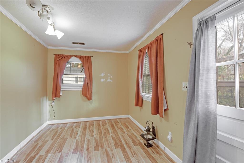 241 Flintshire Road Winston-Salem, NC 27104 - Photo 5 of 25 Gallery Image 5