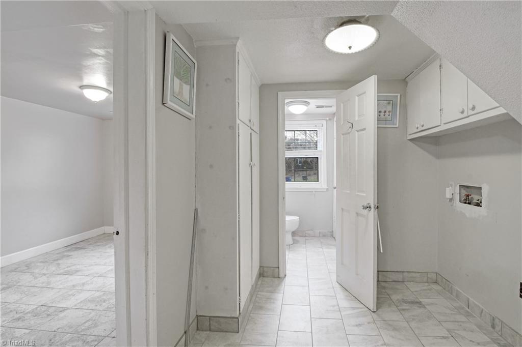 241 Flintshire Road Winston-Salem, NC 27104 - Photo 7 of 25 Gallery Image 7