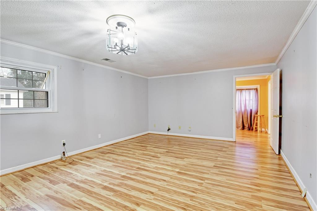 241 Flintshire Road Winston-Salem, NC 27104 - Photo 9 of 25 Gallery Image 9