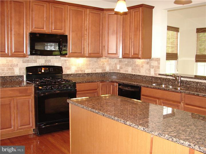 961 Aringa Way Avondale, PA 19311 - Photo 5 of 16