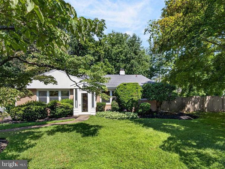 840 Pembroke Road Rydal, PA 19046 - Photo 2 of 49 Exterior/front yard