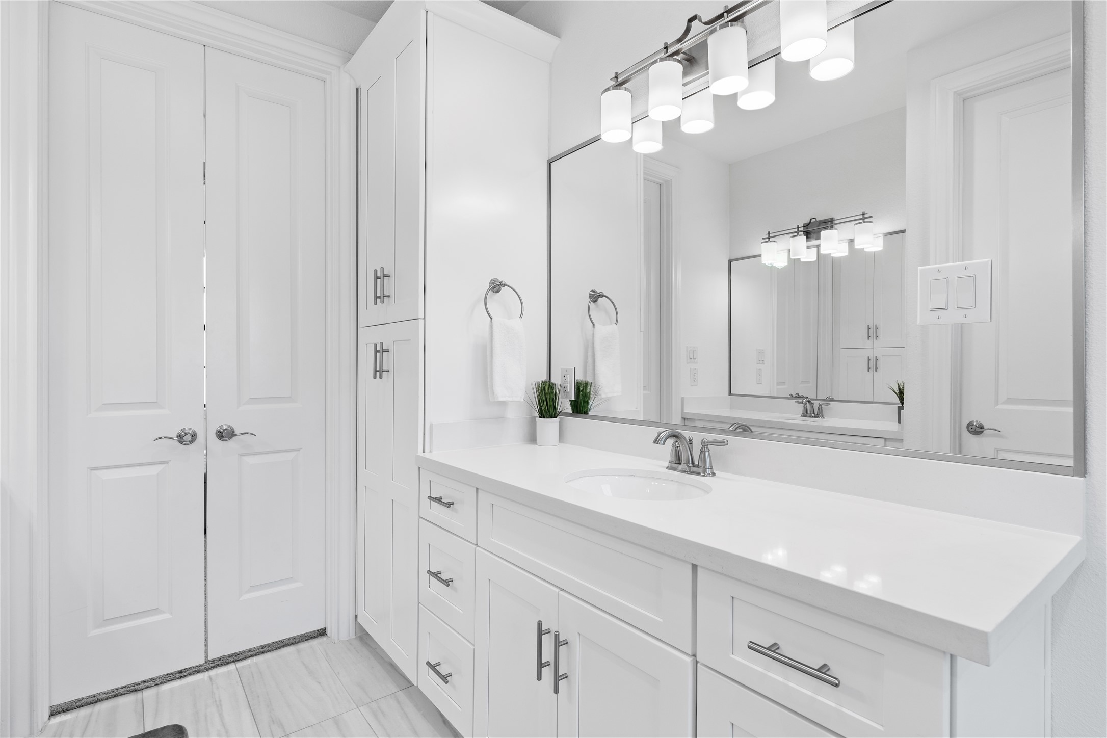 3319 Beverly Forest Drive Houston, TX 77057 - Photo 22 of 32 a bathroom with a sink vanity and a mirror