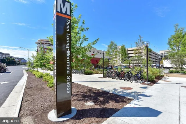 $2,100 | 2924 Yarling Court, Unit 2924, Falls Church, VA 22042