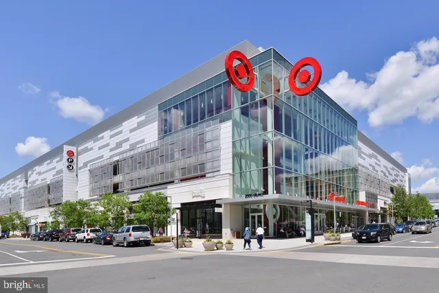 $2,100 | 2924 Yarling Court, Unit 2924, Falls Church, VA 22042