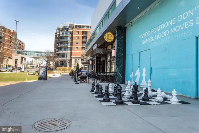 $2,100 | 2924 Yarling Court, Unit 2924, Falls Church, VA 22042