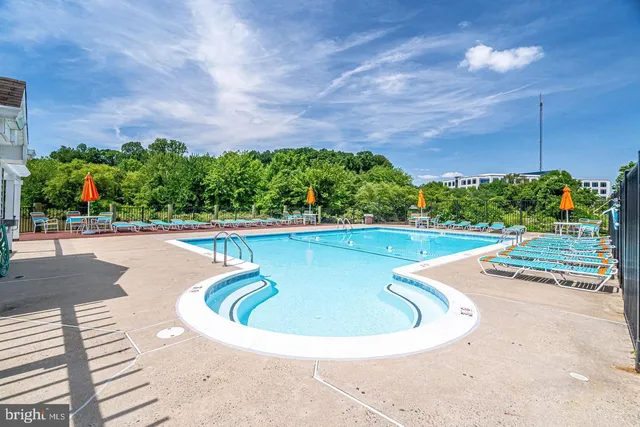 $2,100 | 2924 Yarling Court, Unit 2924, Falls Church, VA 22042