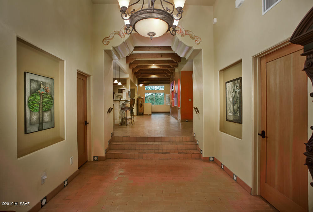 6360 North Valley View Road Tucson, AZ 85718 - Photo 2 of 29 Gallery Image 2