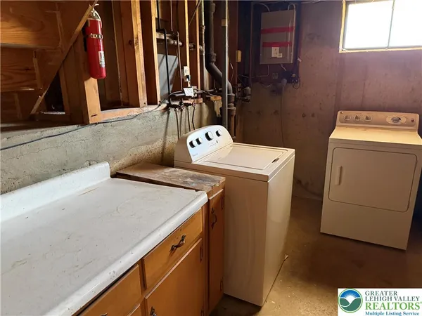 $390,000 | 1556 Bayberry Lane, Bethlehem, PA 18018