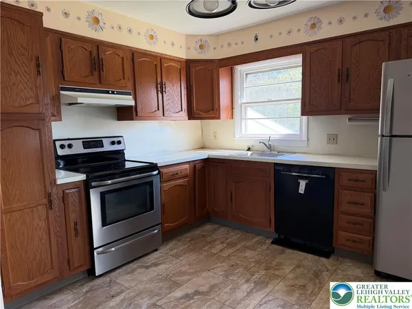 $390,000 | 1556 Bayberry Lane, Bethlehem, PA 18018