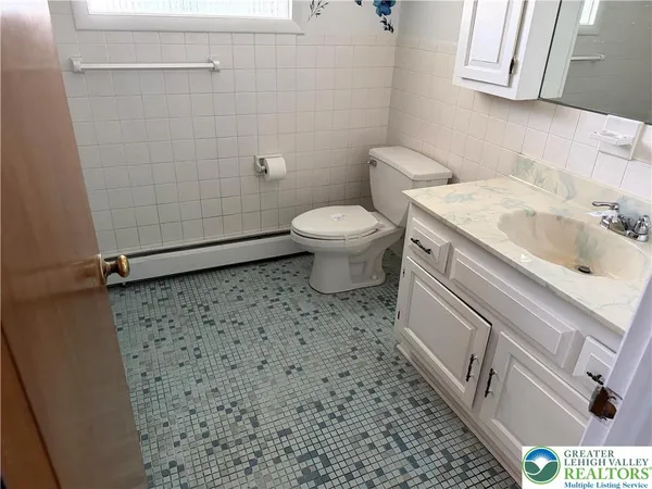 $390,000 | 1556 Bayberry Lane, Bethlehem, PA 18018