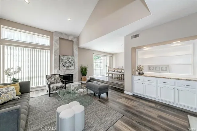 $1,050,000 | 641 Wakefield Court, Unit 102, Long Beach, CA 90803