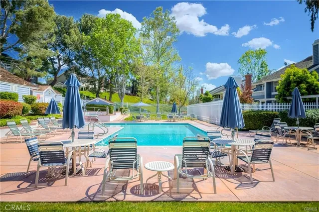 $1,050,000 | 641 Wakefield Court, Unit 102, Long Beach, CA 90803