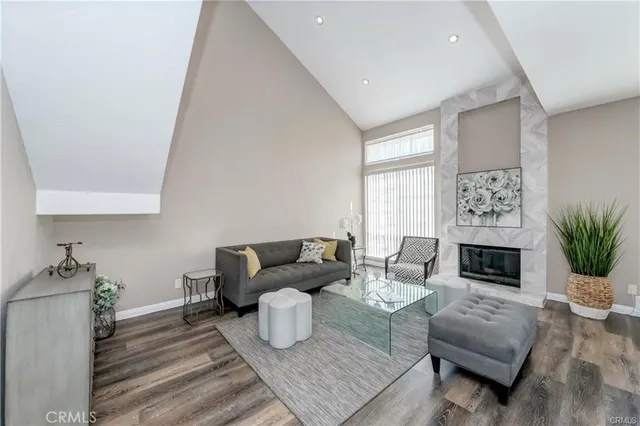 $1,050,000 | 641 Wakefield Court, Unit 102, Long Beach, CA 90803