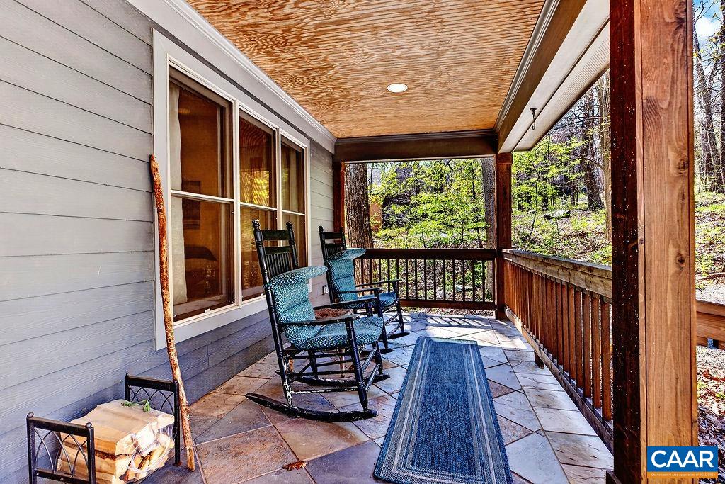 952 Blue Ridge Drive Roseland, VA 22967 - Photo 9 of 51 Front porch
