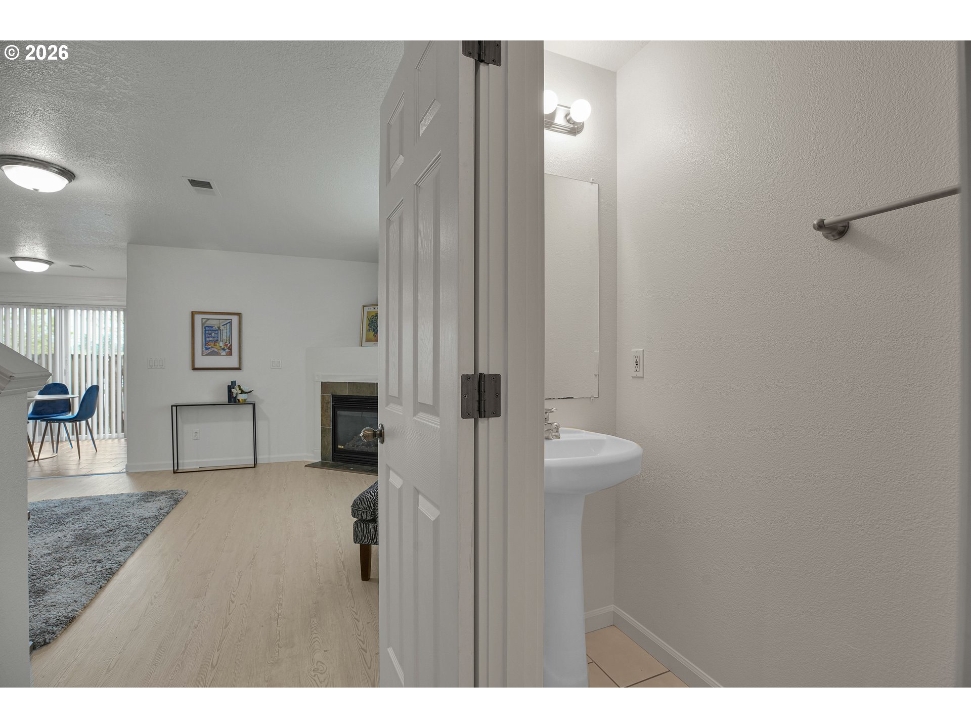 12623 Southeast Division Street Portland, OR 97236 - Photo 6 of 38