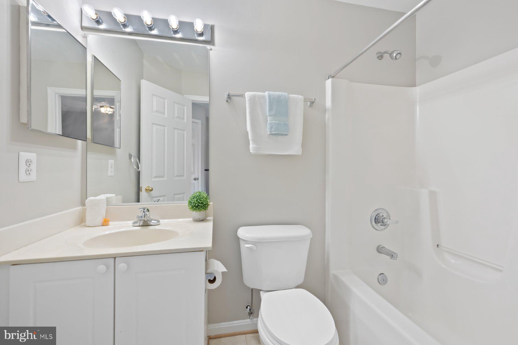 3804 Addison Woods Road Frederick, MD 21704 - Photo 27 of 45 Upper level full bath