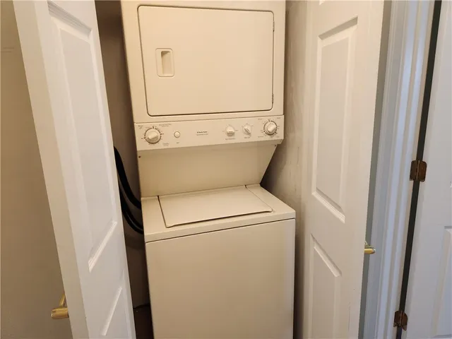 $295,000 | 200 Roger Williams Avenue, Unit 207, East Providence, RI 02916