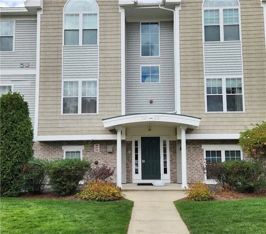 $295,000 | 200 Roger Williams Avenue, Unit 207, East Providence, RI 02916