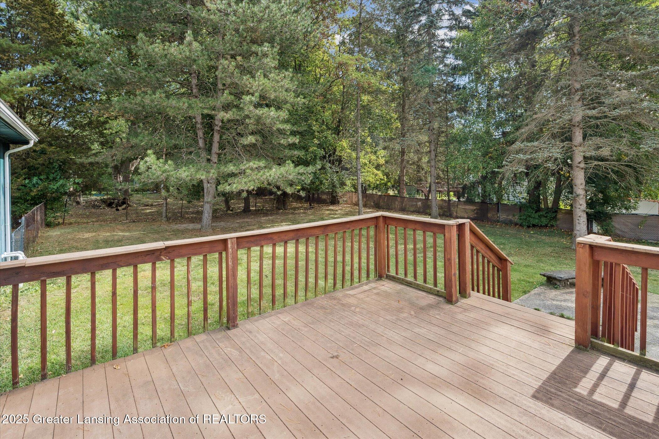 1827 Towner Road Haslett, MI 48840 - Photo 25 of 30 30-1827-Towner-Rd-Haslett-MI-48840-Windo